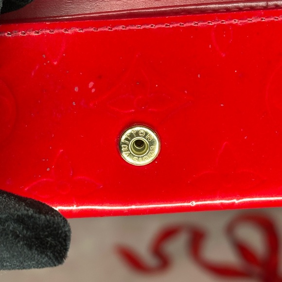 Louis Vuitton Pomme D’Amour Monogram Vernis Multicles 4 key holder - Picture 7 of 8